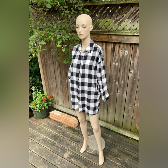 Long Button Down Long Sleeve Flannel with Pockets - Picture 10 of 12